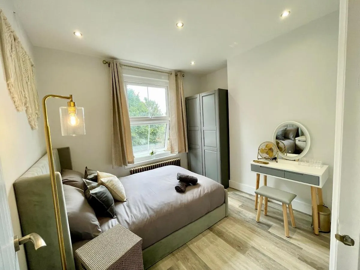 Apartment In Stepney Green London