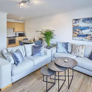  Apartment Host & - Freshwater View United Kingdom